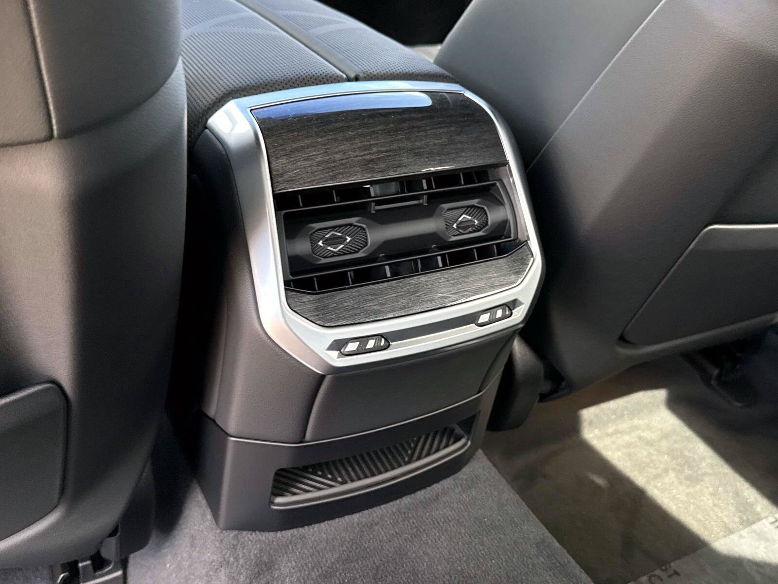 2025 BMW 7 Series 760i - Photo 14