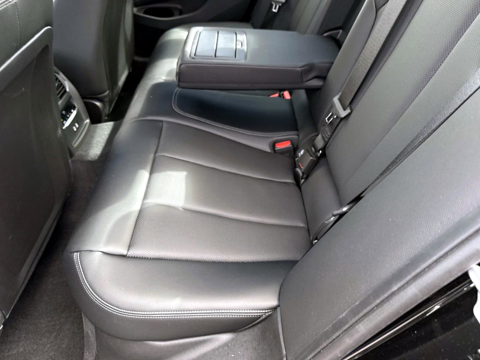 2025 BMW 3 Series 330i - Photo 12