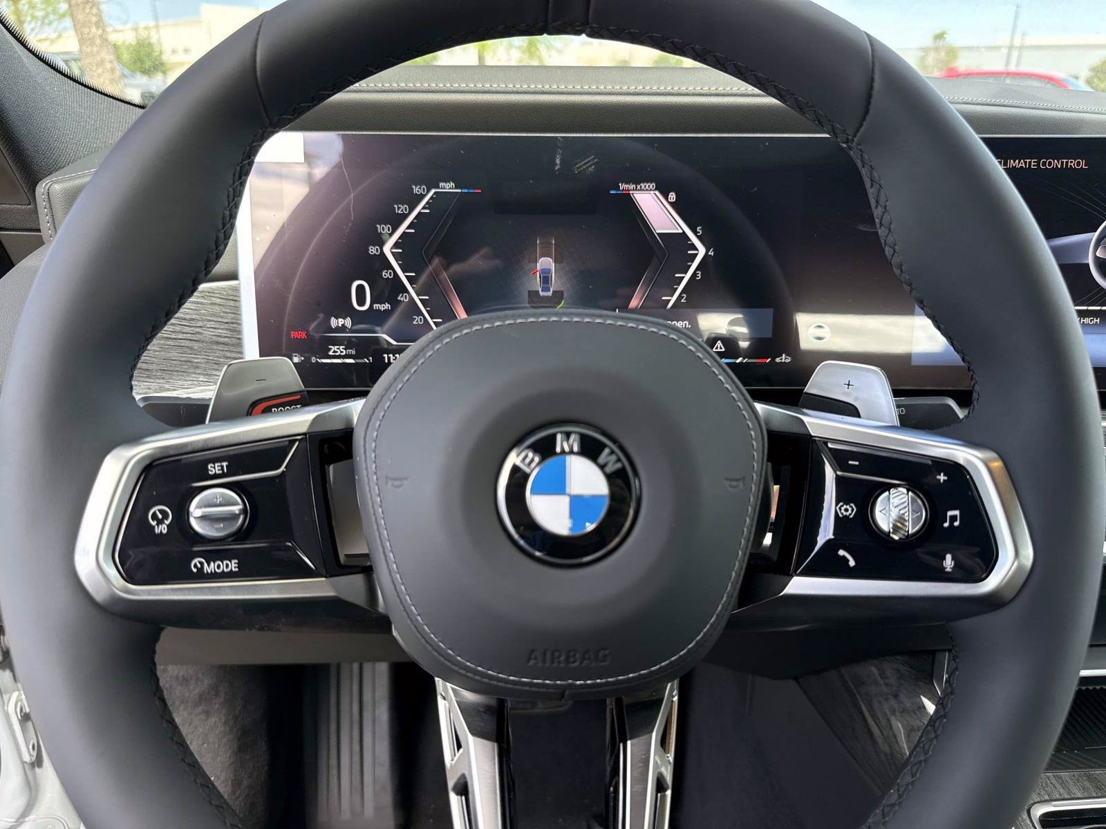 2025 BMW 7 Series 760i - Photo 32