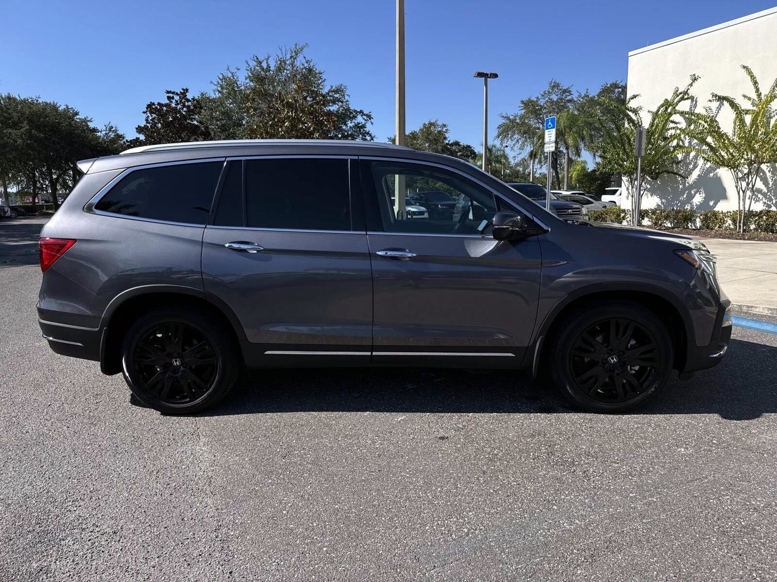 2022 Honda Pilot Elite photo 2
