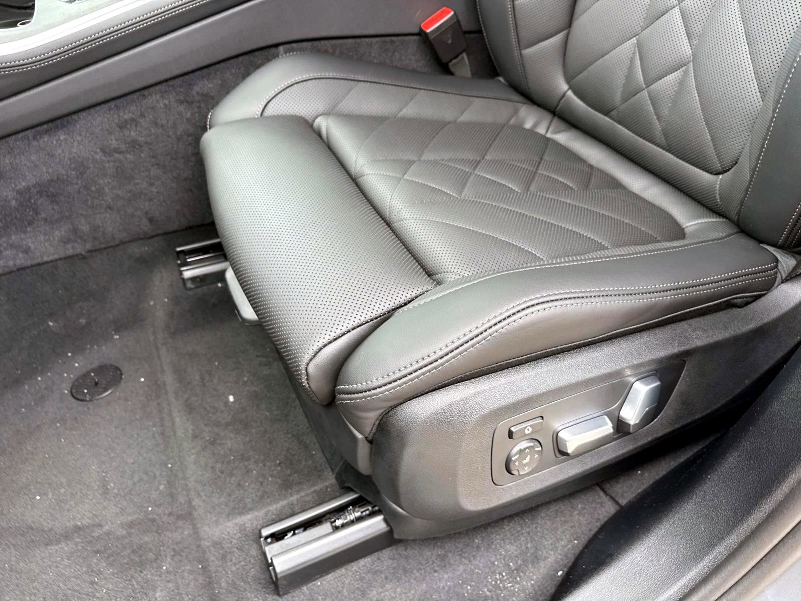 2026 BMW X5 50e - Photo 17