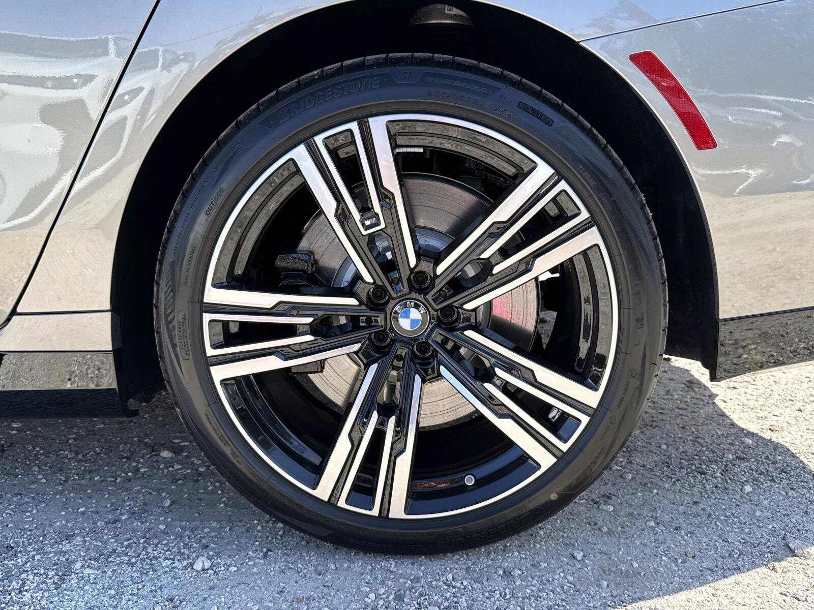 2025 BMW 7 Series 760i - Photo 10