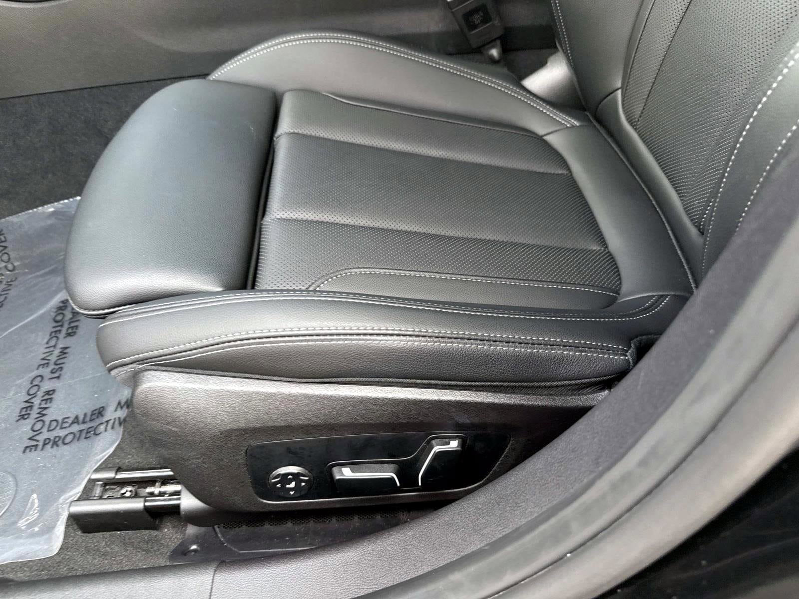 2025 BMW 3 Series 330i - Photo 18