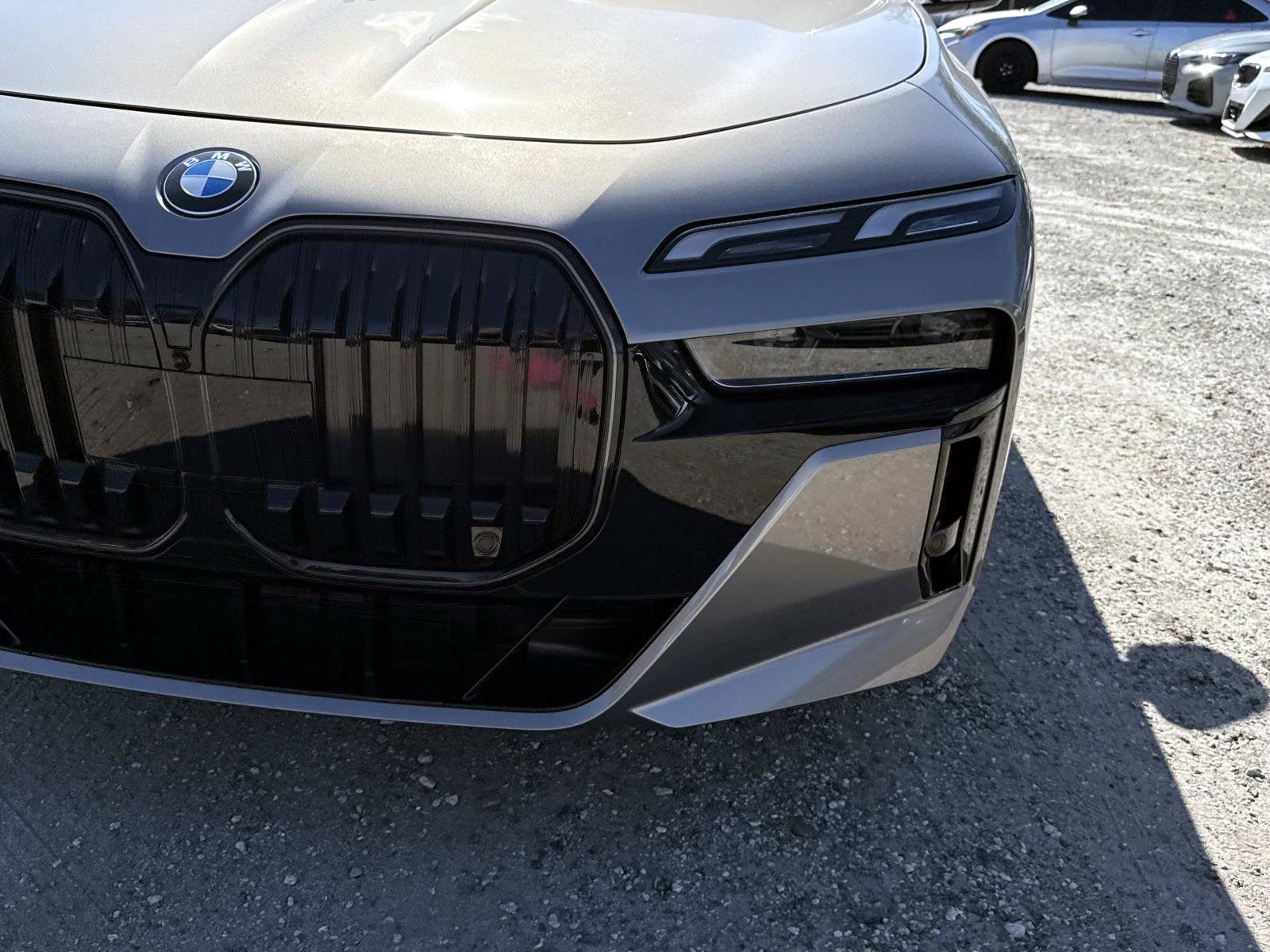 2025 BMW 7 Series 760i - Photo 9
