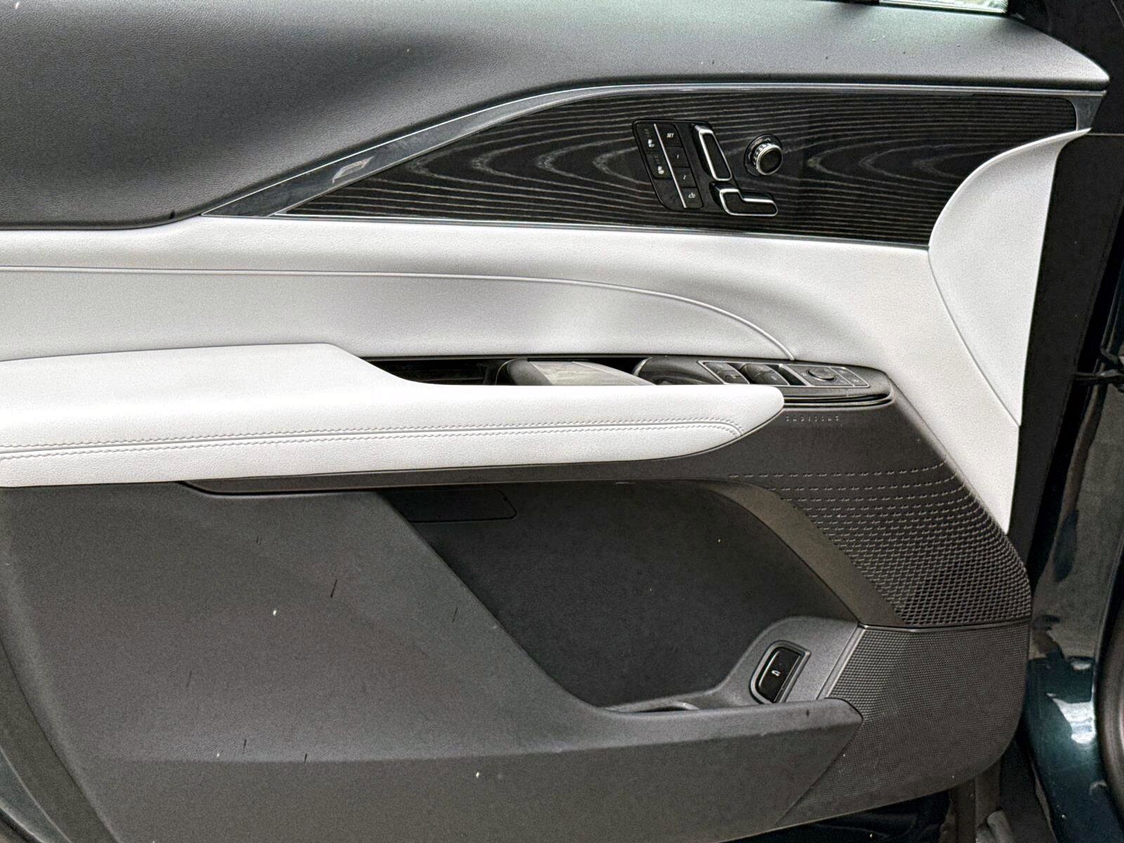 2024 Cadillac LYRIQ Luxury 1 - Photo 18