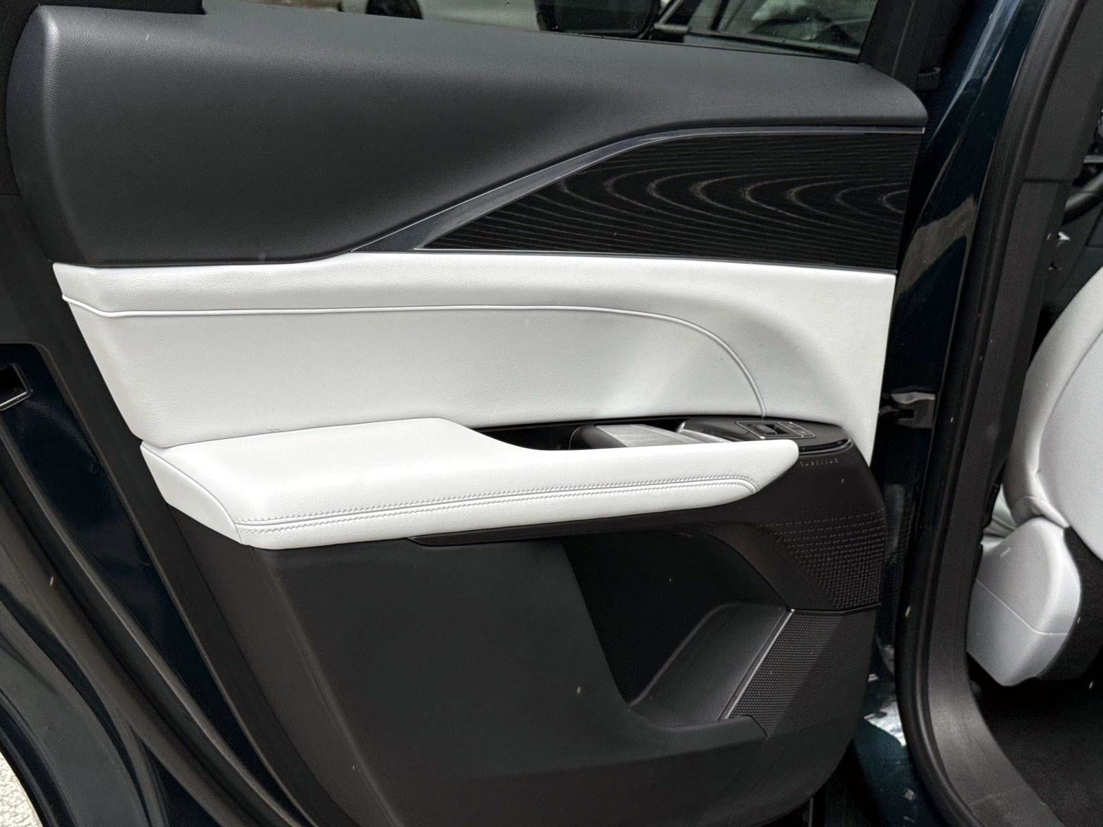 2024 Cadillac LYRIQ Luxury 1 - Photo 13