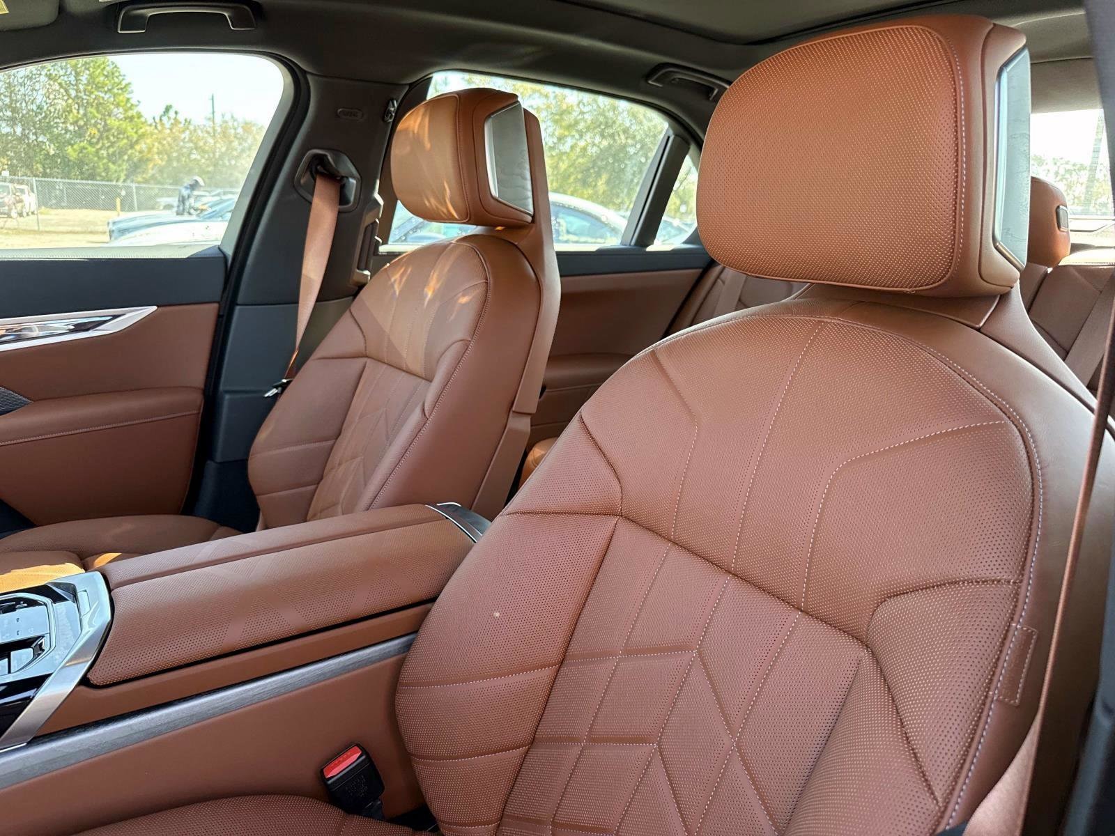 2025 BMW 7 Series 760i - Photo 20
