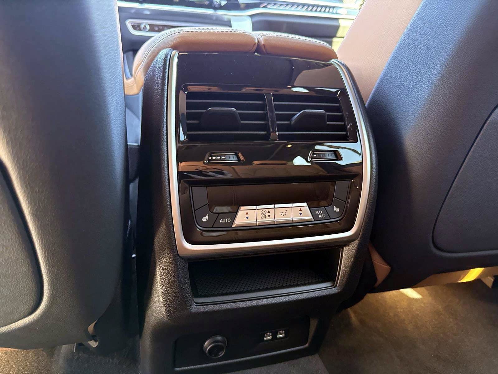 2026 BMW X5 M60i - Photo 16