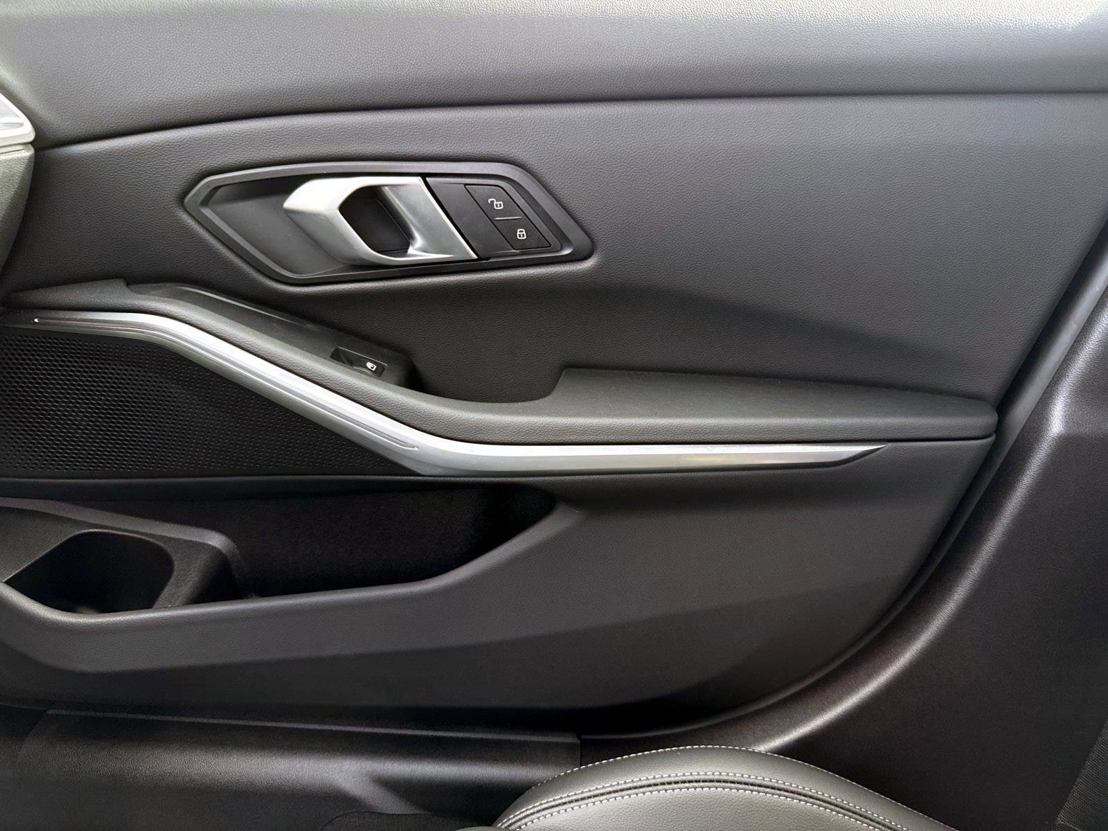 2025 BMW 3 Series 330i - Photo 22