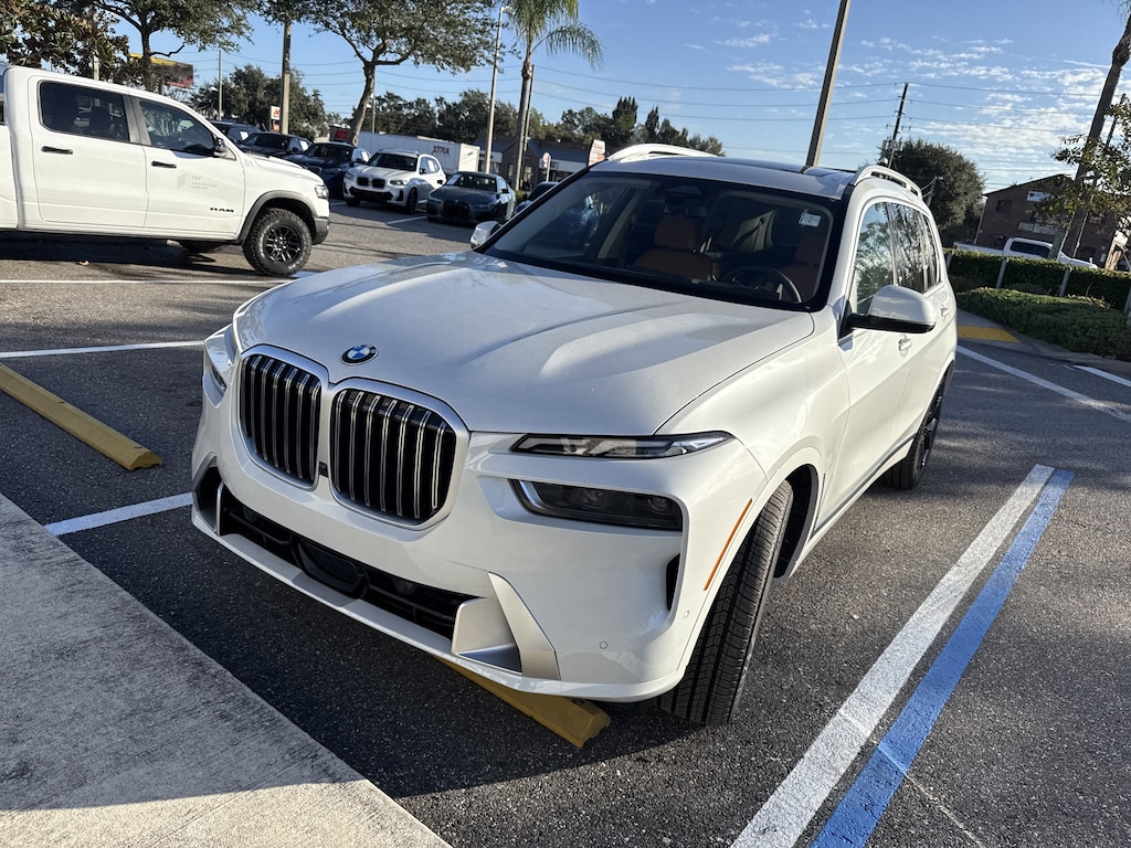 New 2026 BMW X7 xDrive40i xDrive40i Sports Activity Vehicle