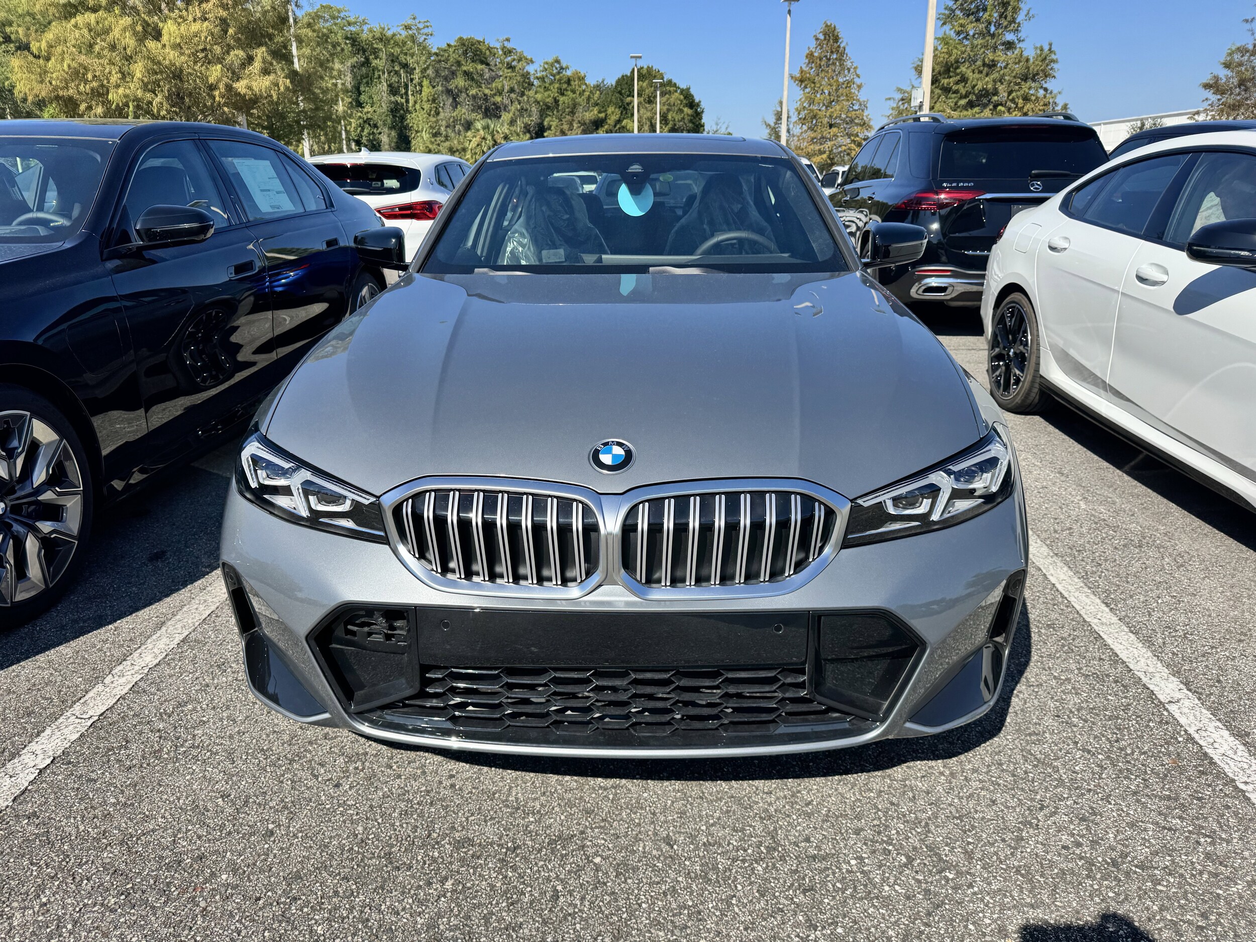 2025 Bmw 330i Sedan photo 2