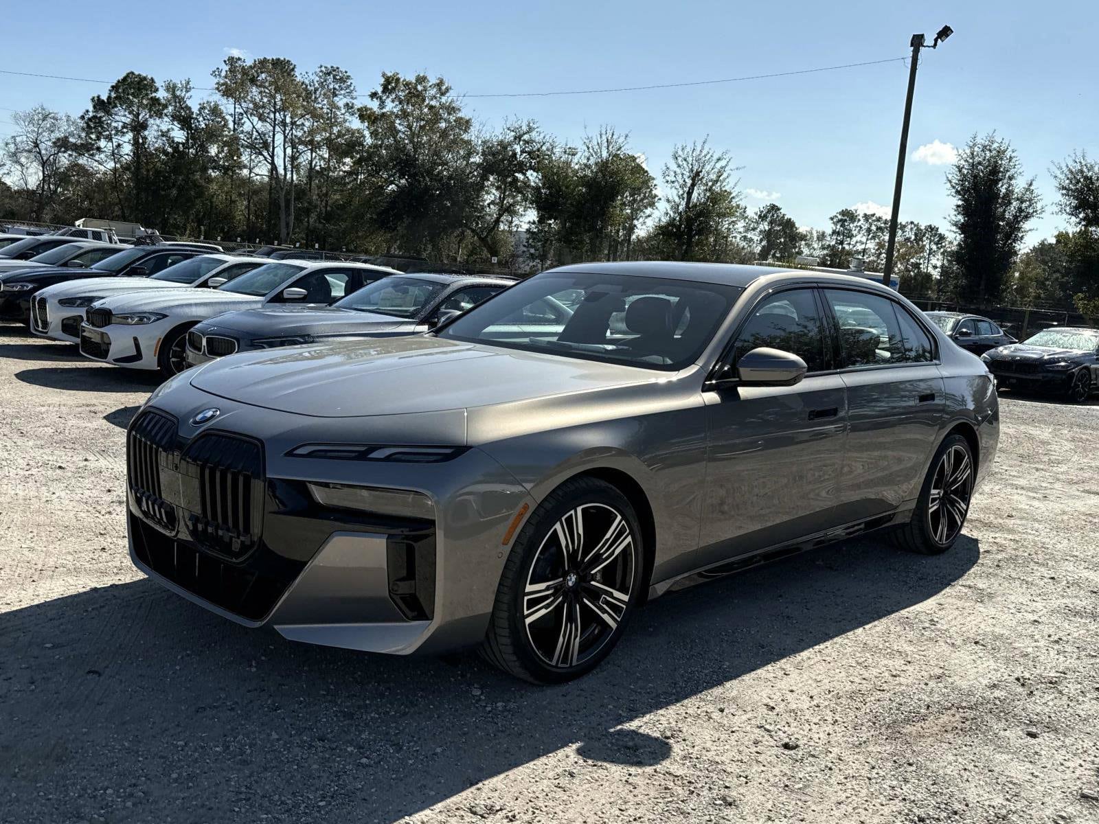 2025 BMW 7 Series 760i - Photo 7