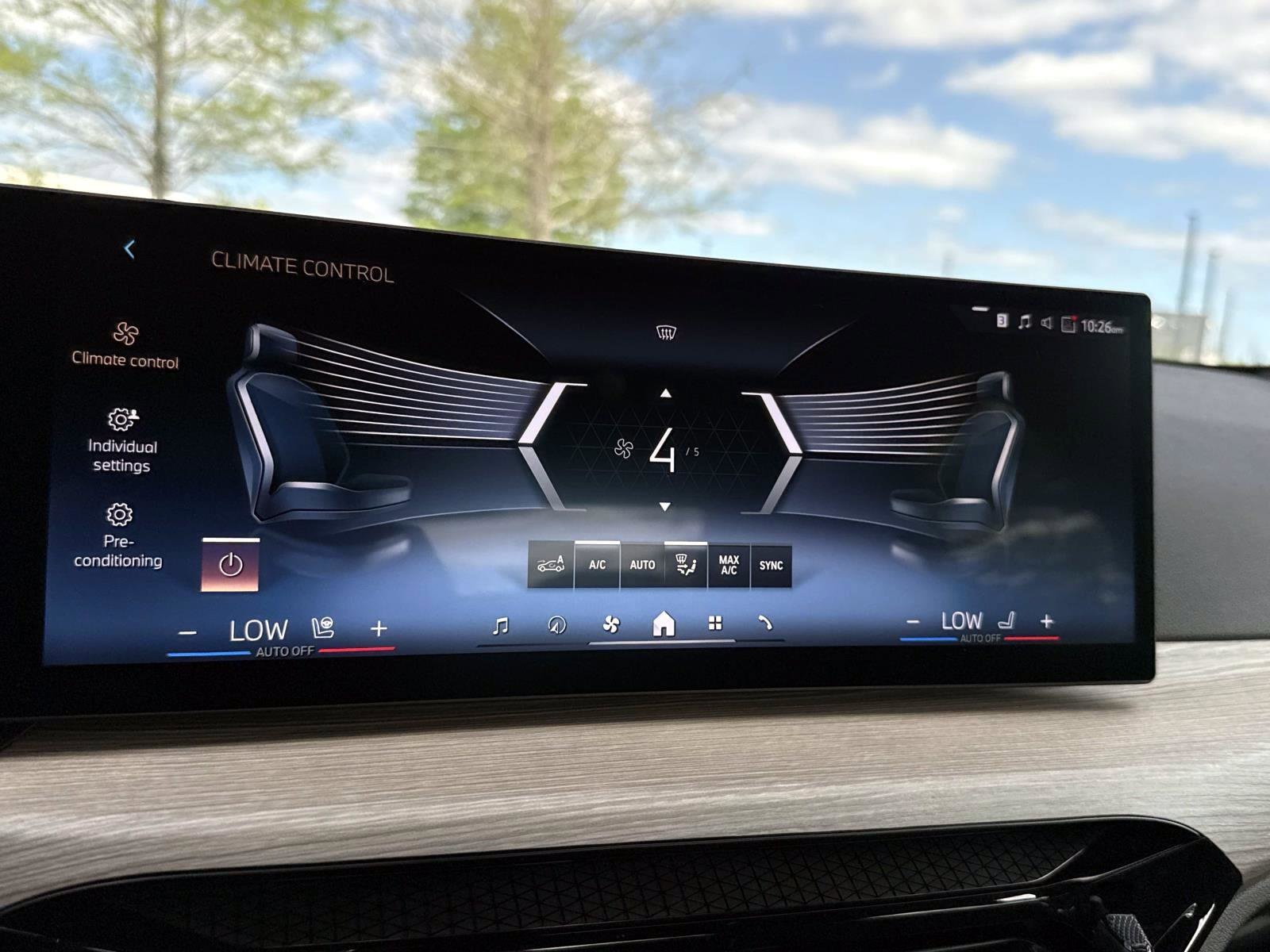 2025 BMW 3 Series 330i - Photo 25