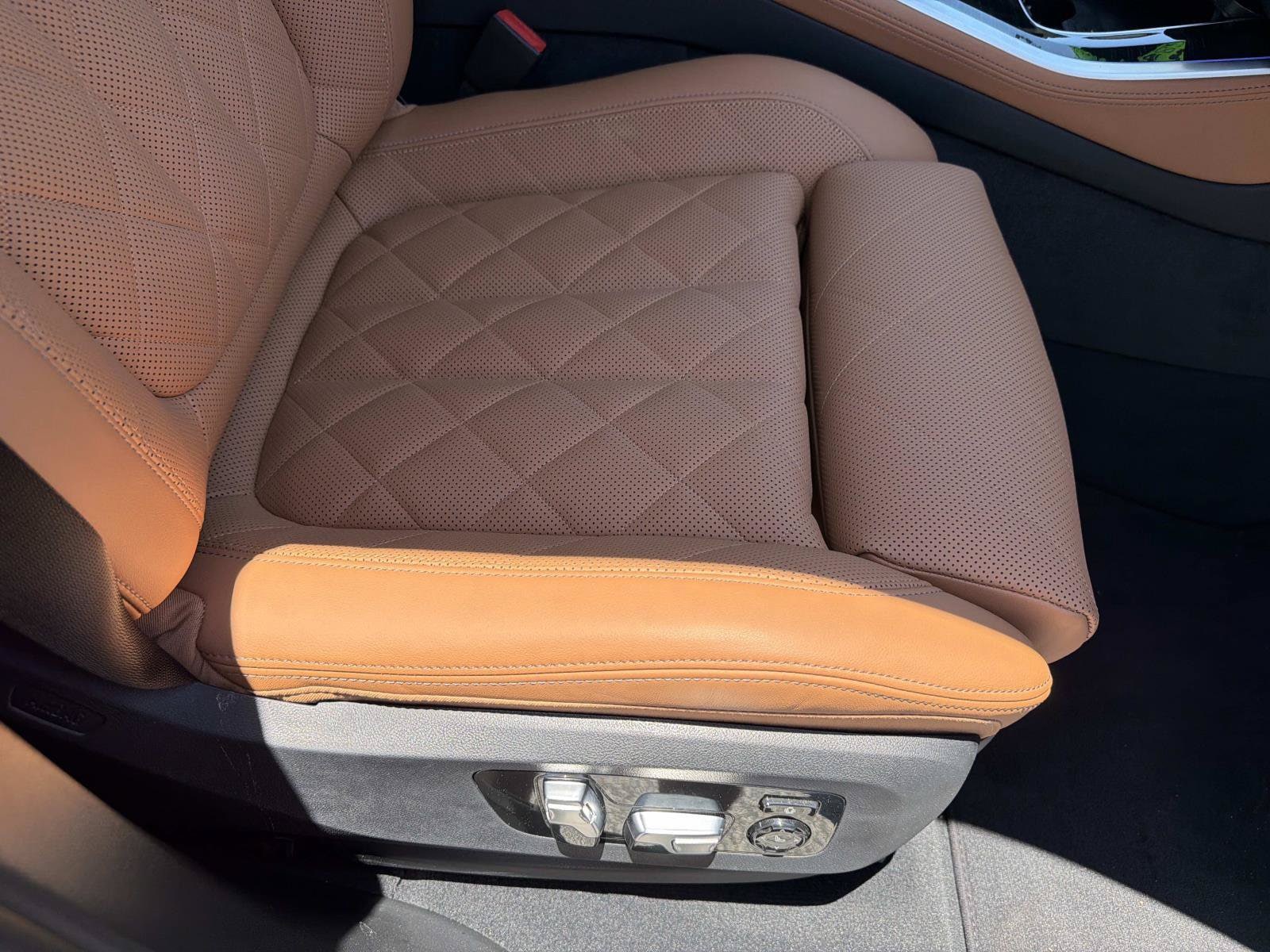 2025 BMW X5 M60i - Photo 13