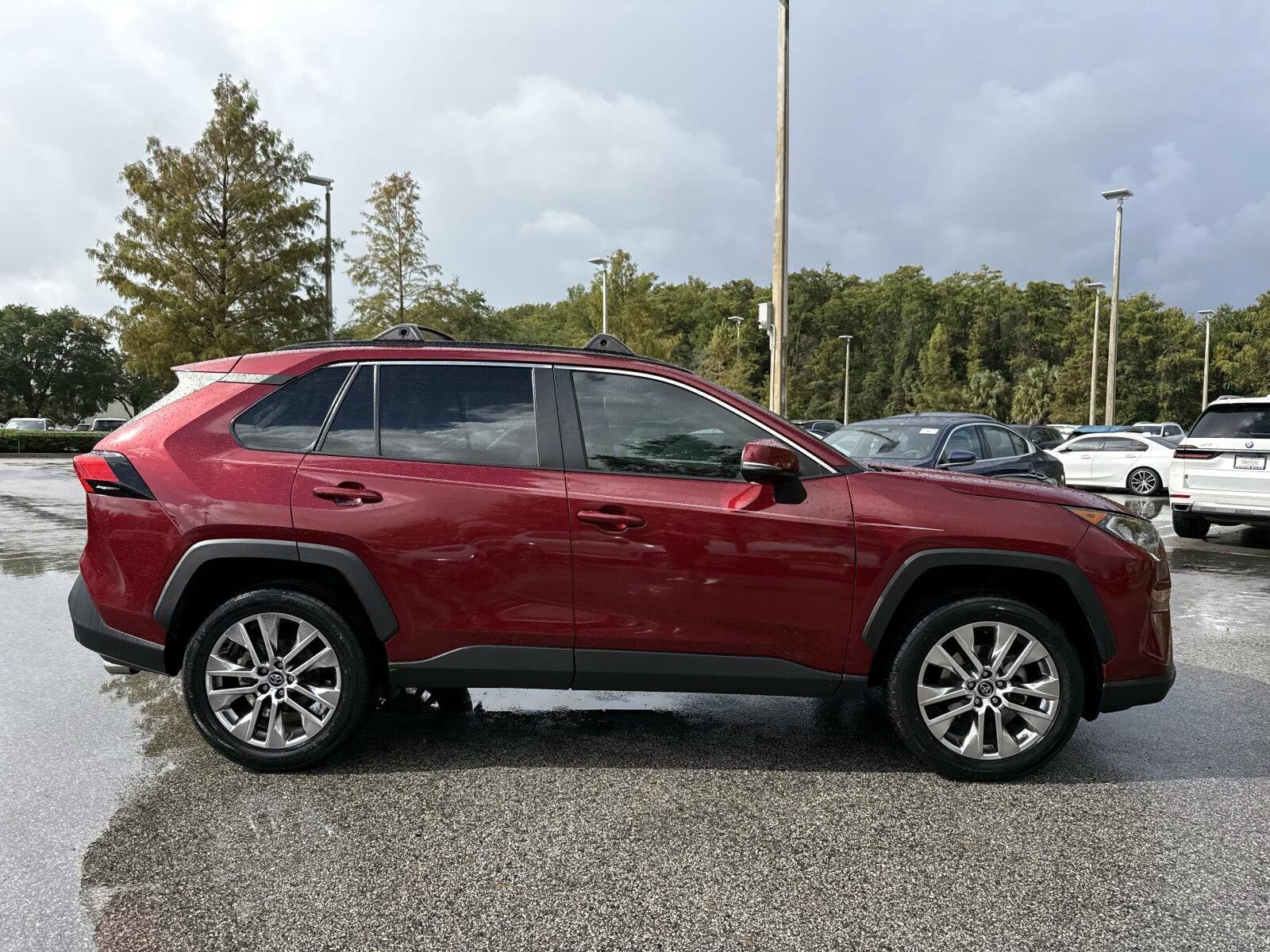 2021 Toyota RAV4 XLE Premium photo 2