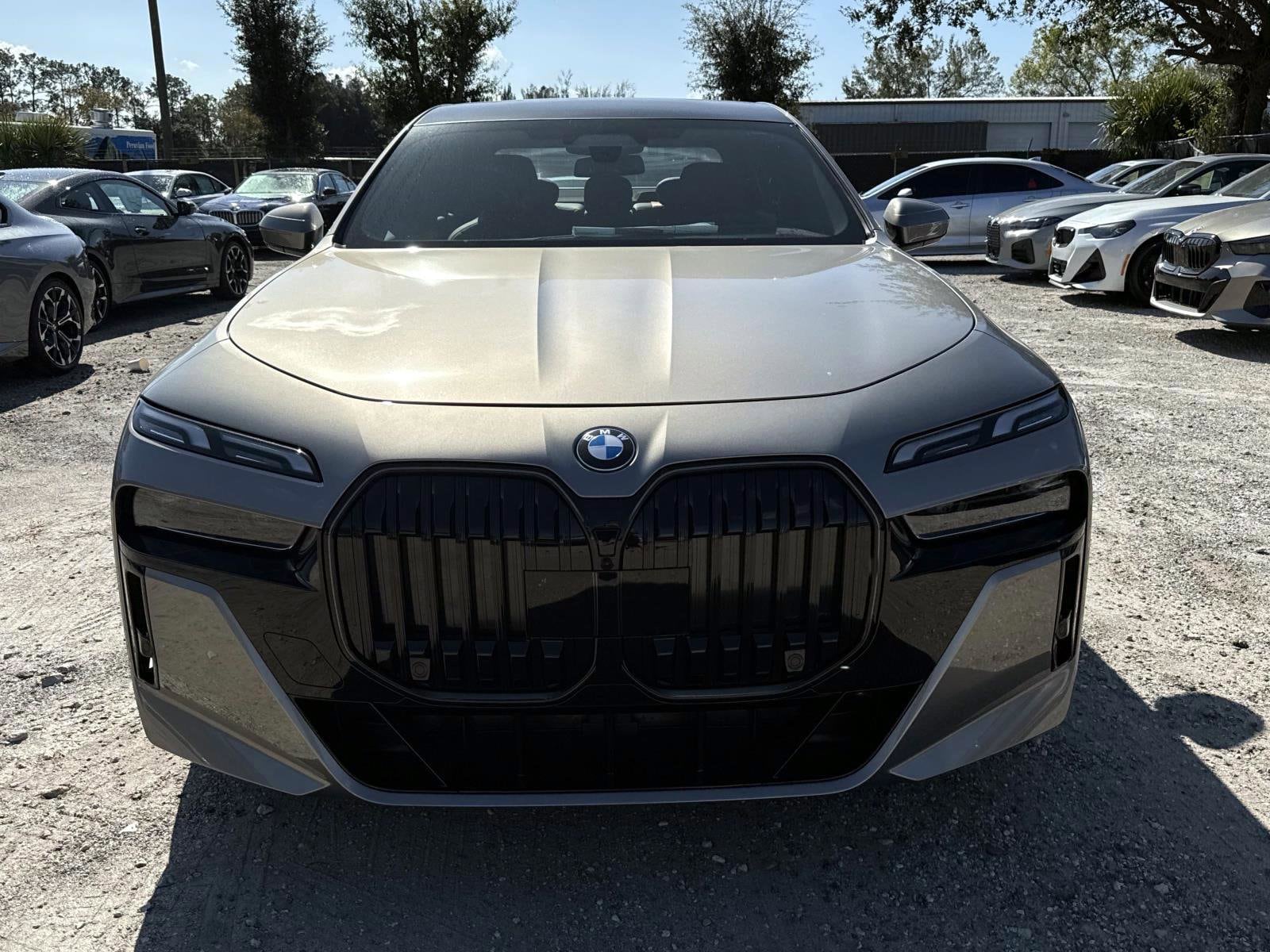 2025 BMW 7 Series 760i - Photo 8