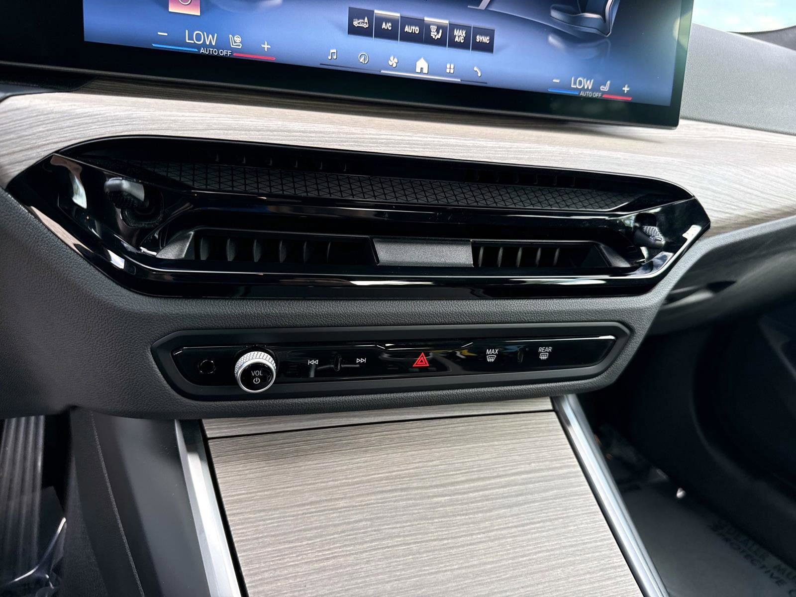 2025 BMW 3 Series 330i - Photo 26