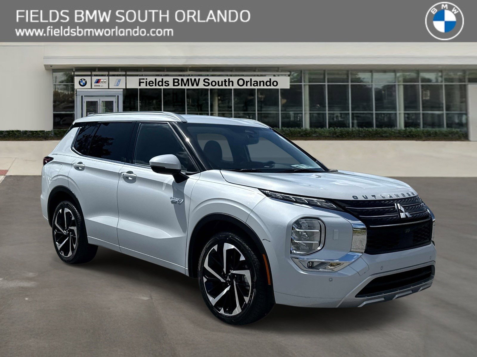 2023 Mitsubishi Outlander Plug-in Hybrid SEL S-AWC's photo
