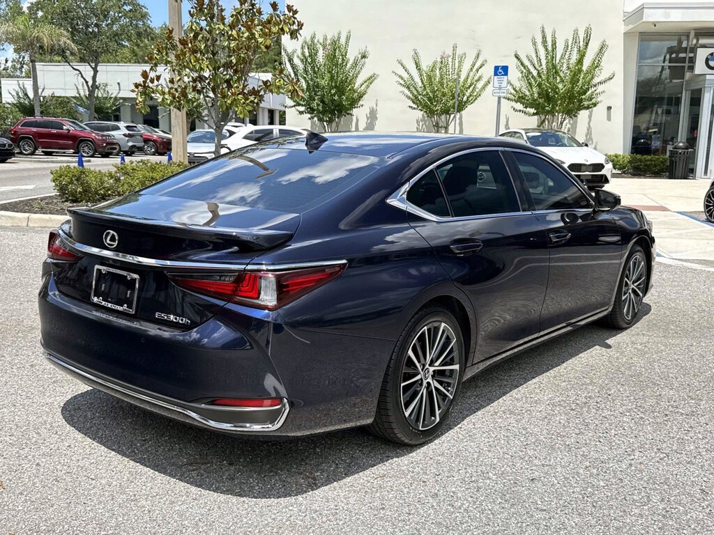 Used 2025 Lexus ES Sedan
