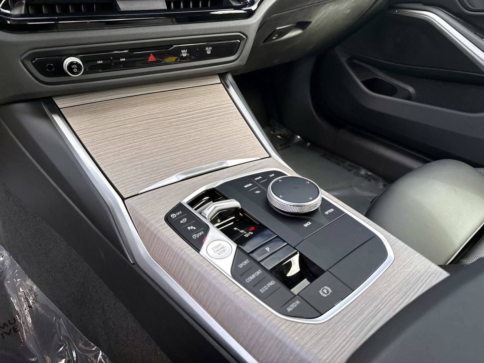 2025 BMW 3 Series 330i - Photo 27