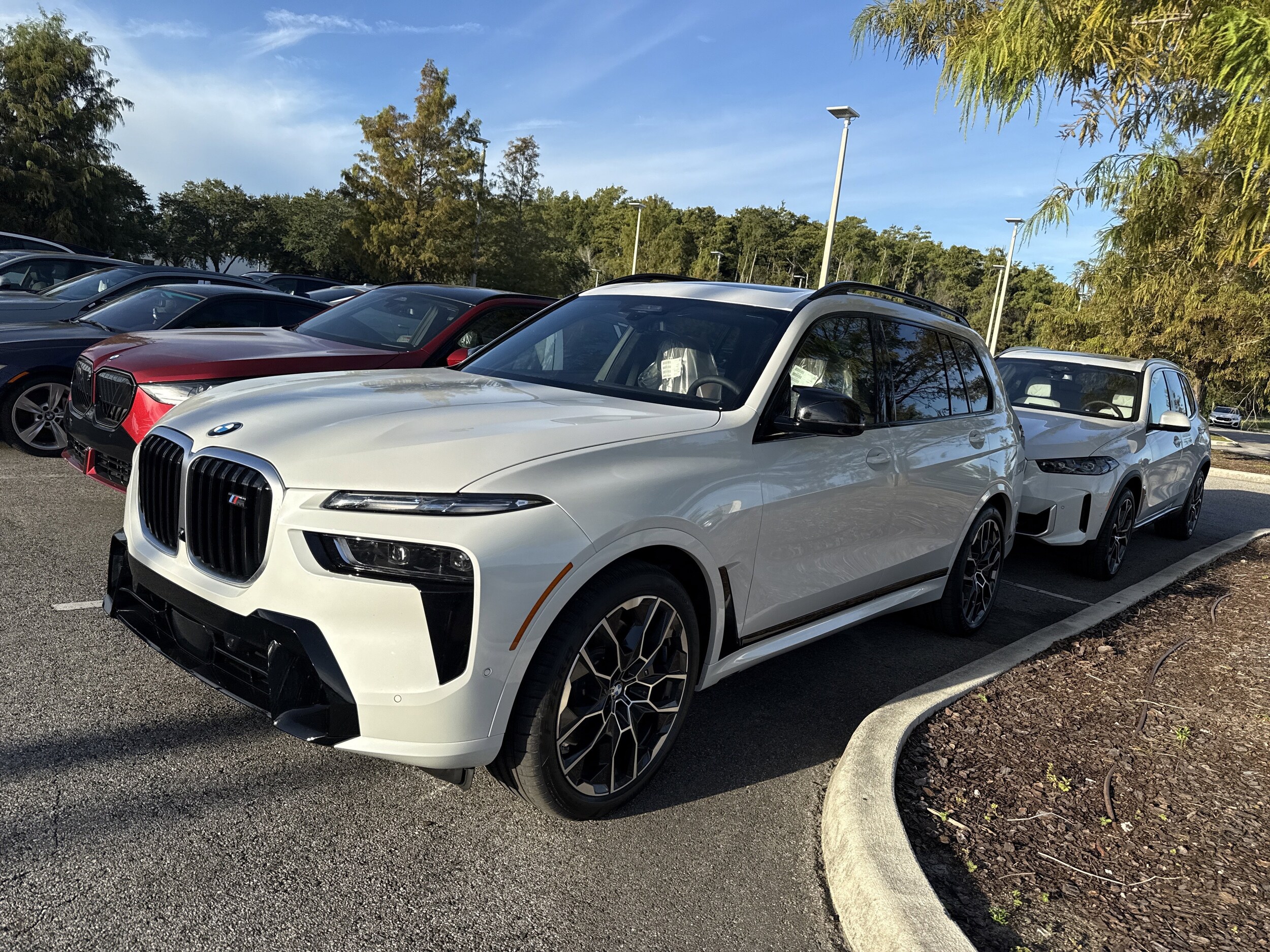 2026 Bmw X7 M60i photo 2