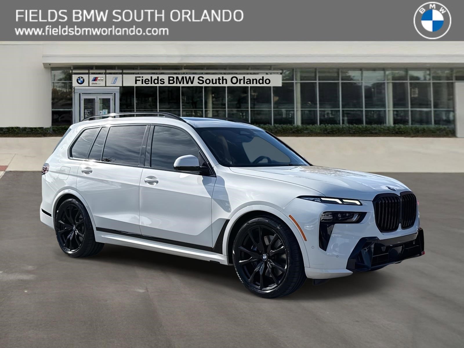 2023 BMW X7 40i's photo