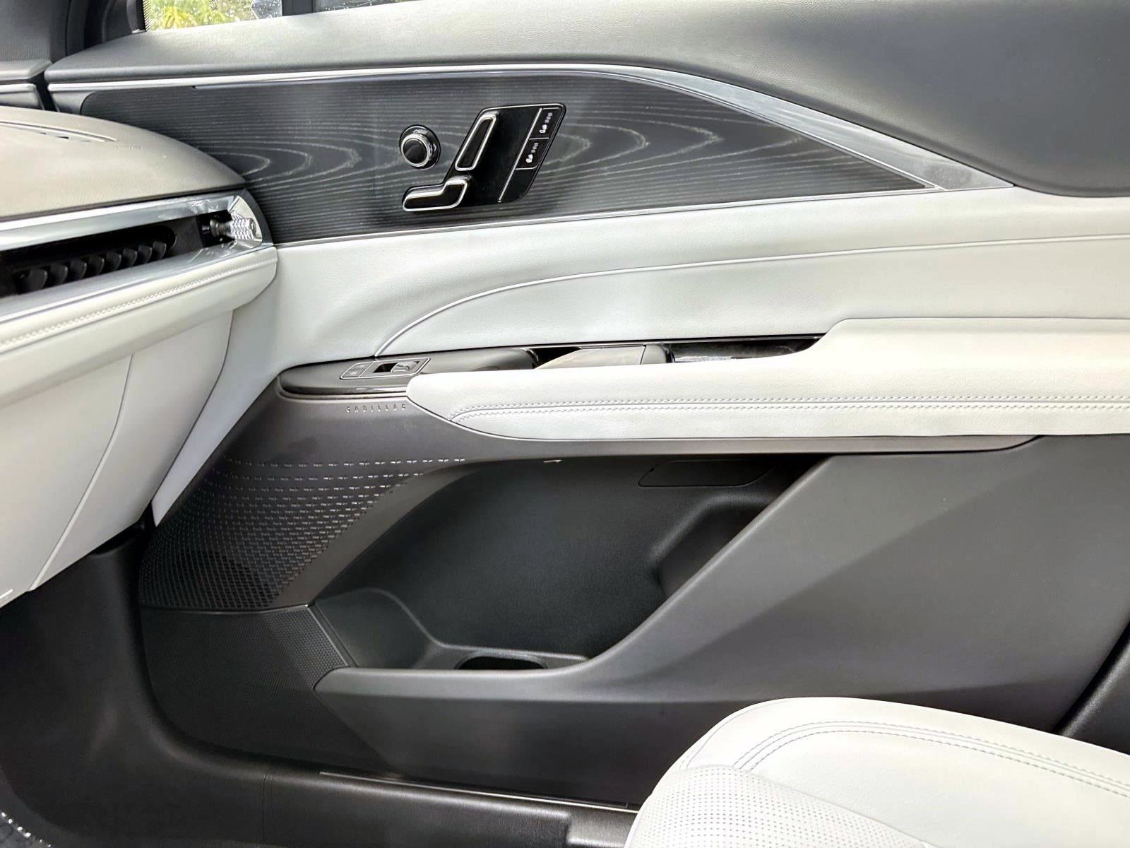 2024 Cadillac LYRIQ Luxury 1 - Photo 23