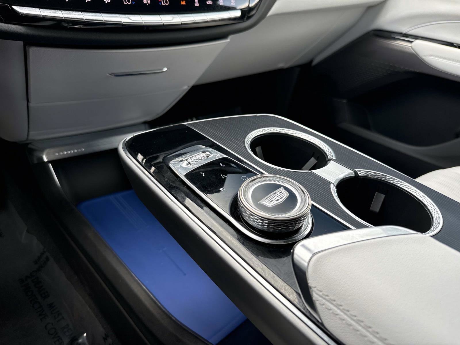 2024 Cadillac LYRIQ Luxury 1 - Photo 28