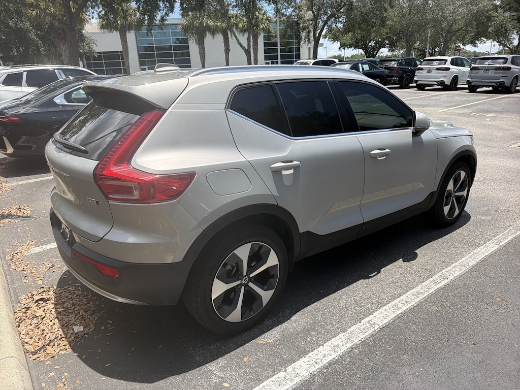 Used 2025 Volvo XC40 Plus Bright Theme B5 AWD Plus Bright Theme