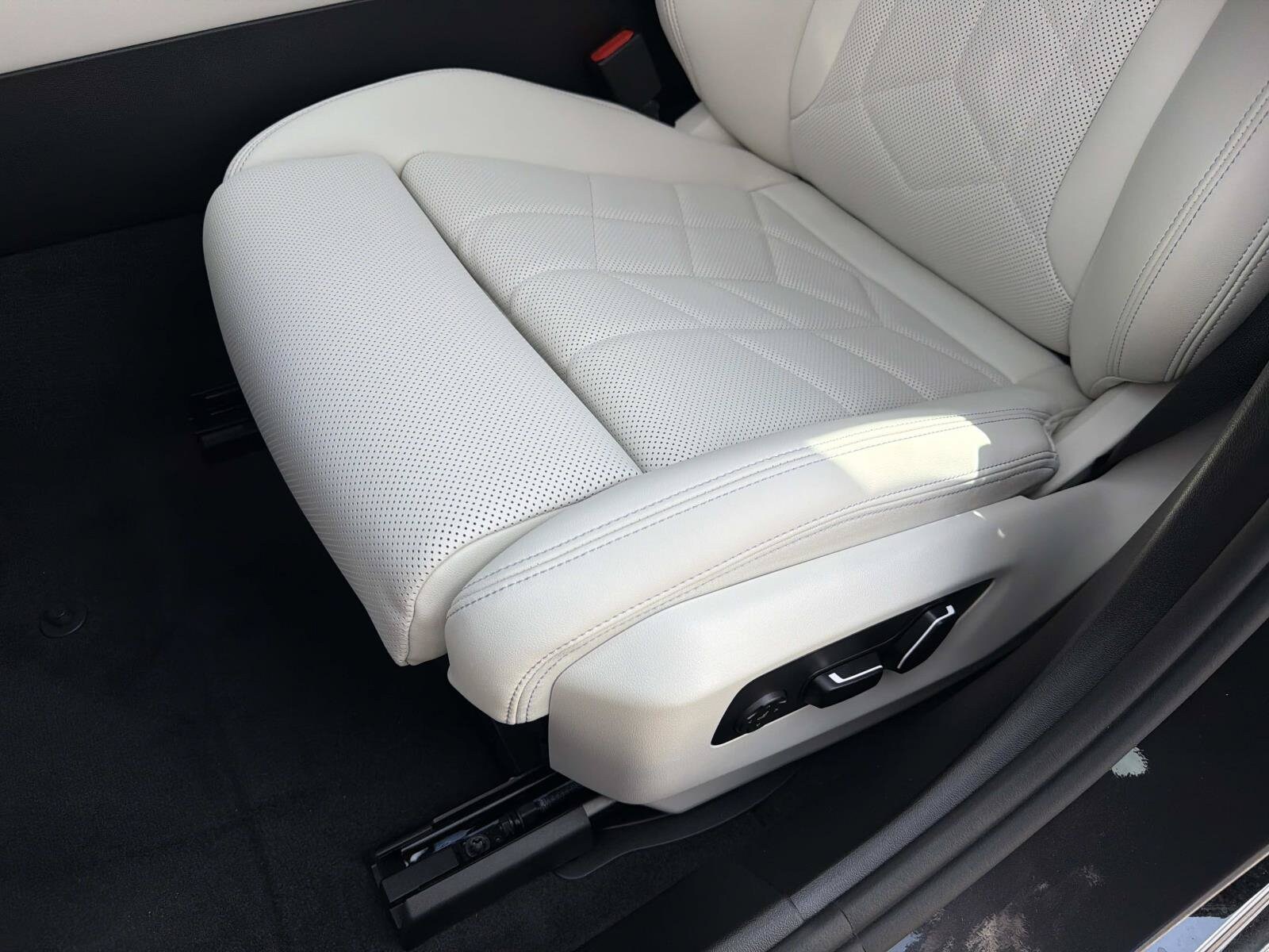 2026 BMW 5 Series 530i - Photo 18