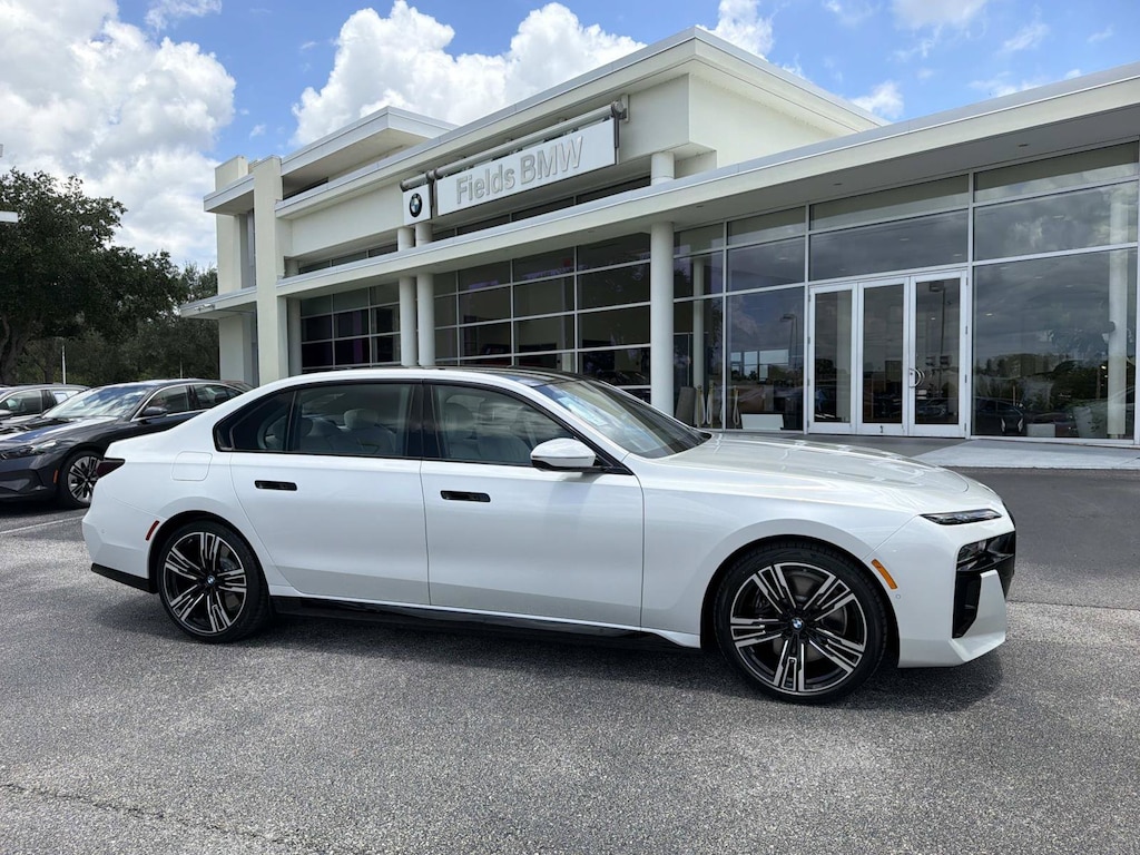 New 2026 BMW 750e xDrive Sedan