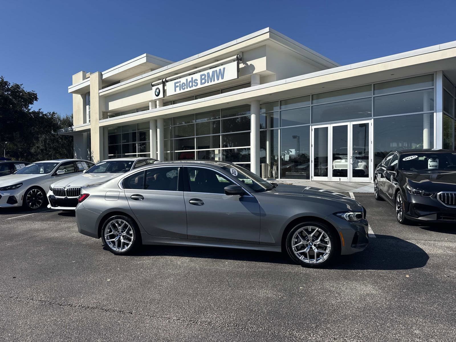 2025 BMW 3 Series 330i's photo