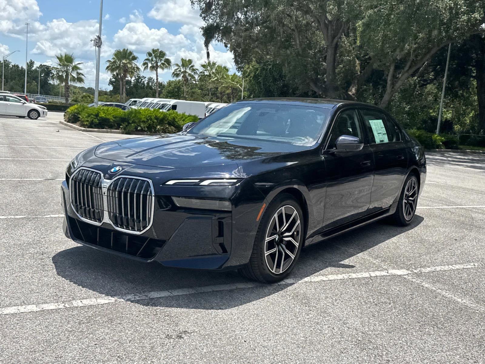 2025 BMW 7 Series 760i - Photo 8