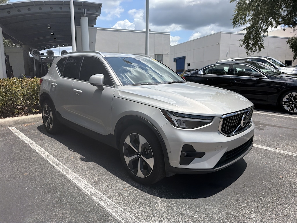 Used 2025 Volvo XC40 Plus Bright Theme B5 AWD Plus Bright Theme