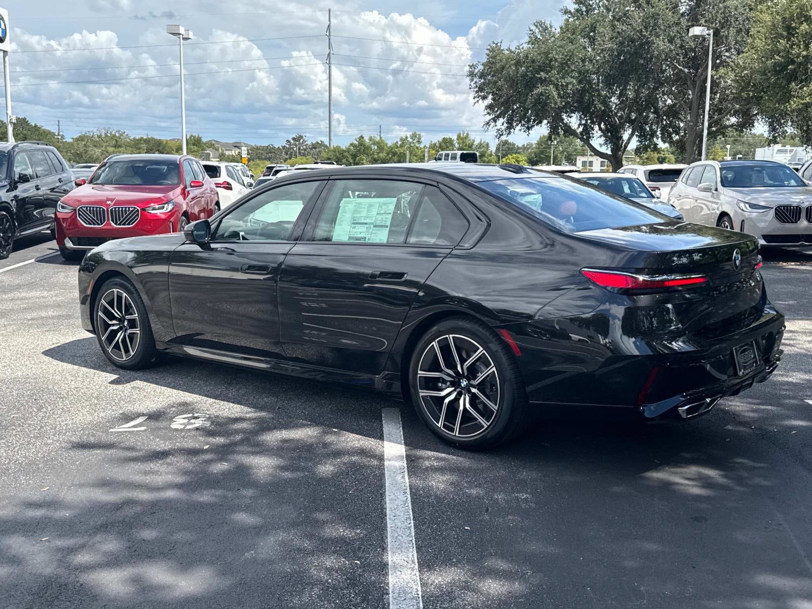 2025 BMW 7 Series 760i - Photo 6