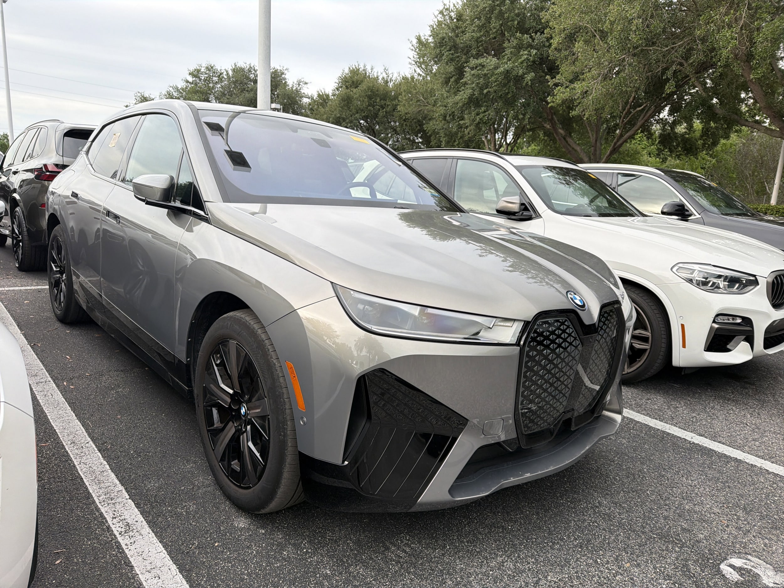2025 BMW iX xDrive50's photo