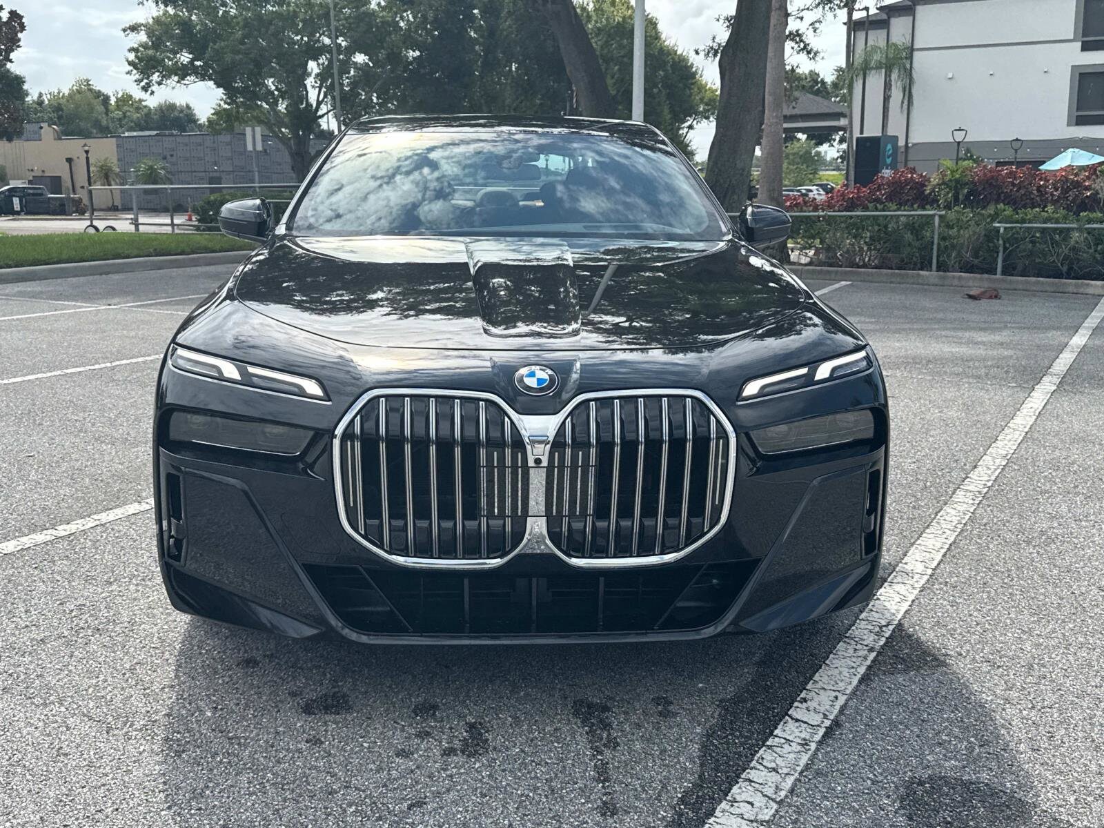 2025 BMW 7 Series 760i - Photo 9