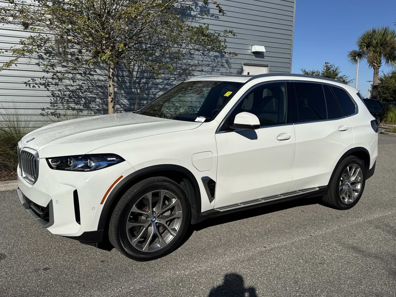 2024 BMW X5 50e's photo