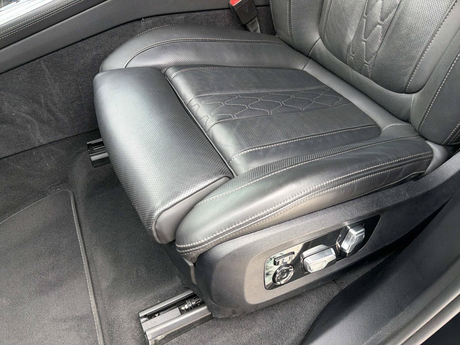 2025 BMW X7 40i - Photo 18