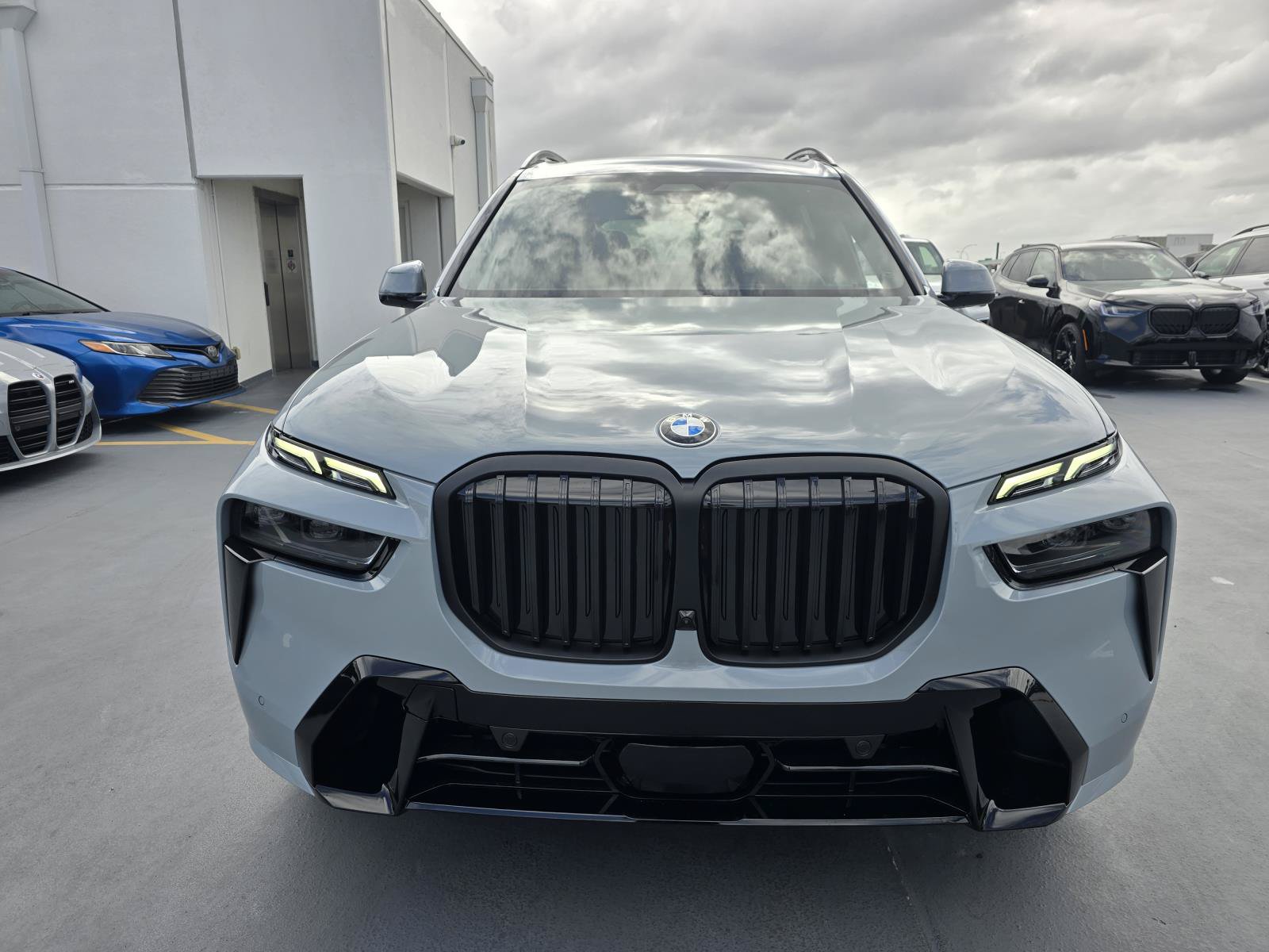 New 2027 BMW X7 xDrive40i SUV