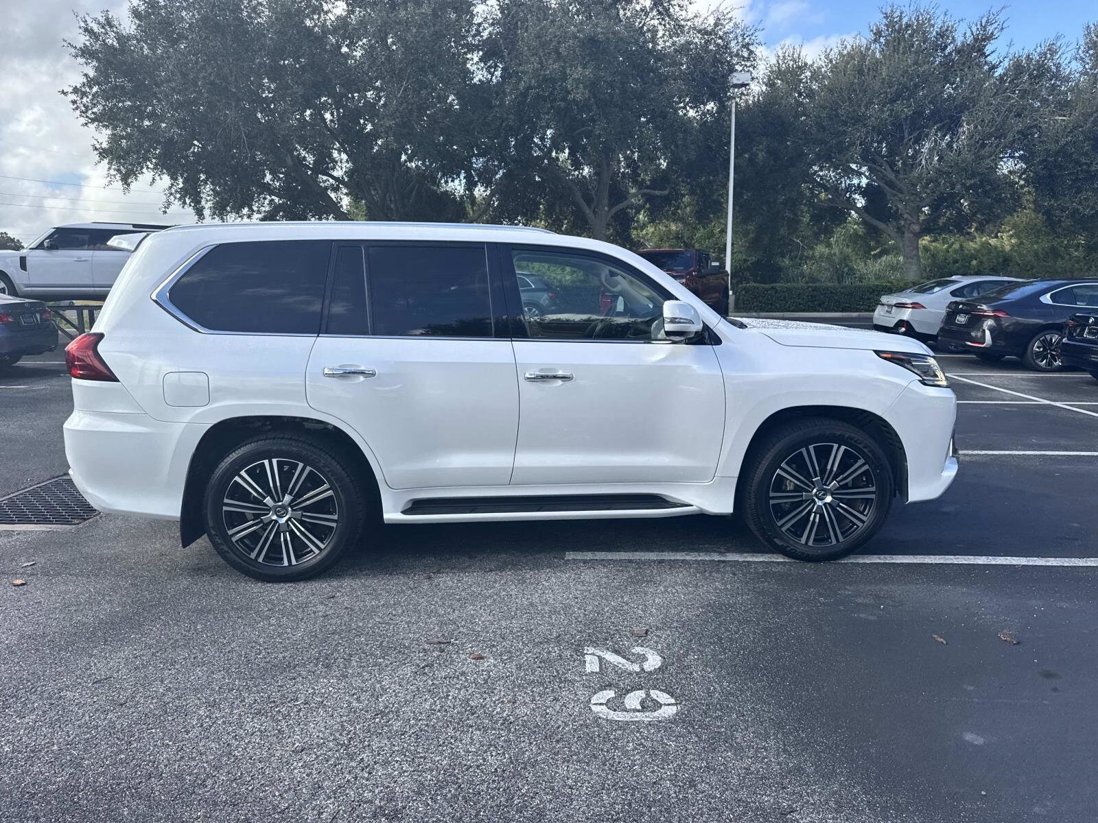 2021 Lexus LX 570 photo 3