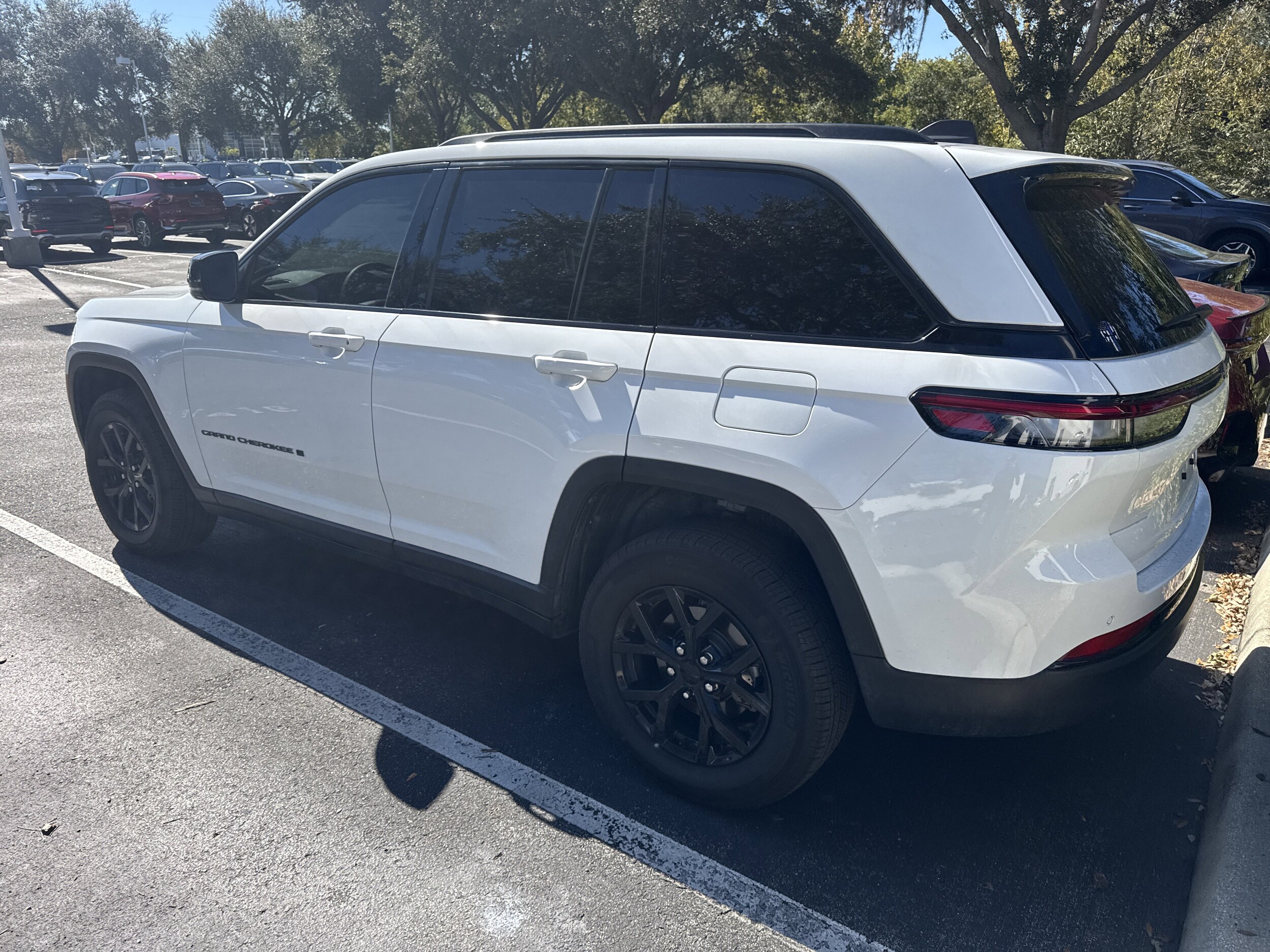 2024 Jeep Grand Cherokee Altitude photo 2