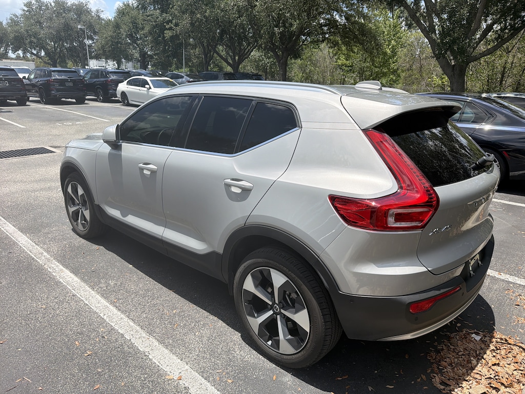Used 2025 Volvo XC40 Plus Bright Theme B5 AWD Plus Bright Theme