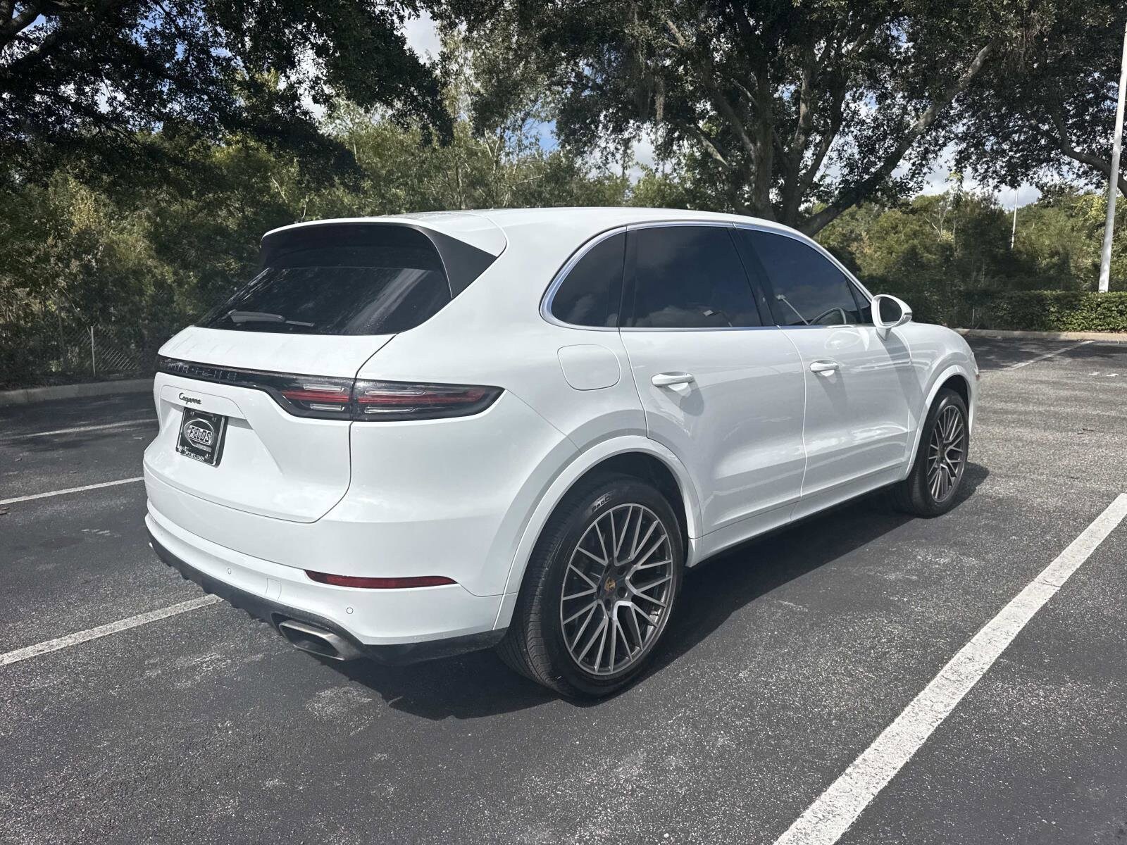 2020 Porsche Cayenne photo 3