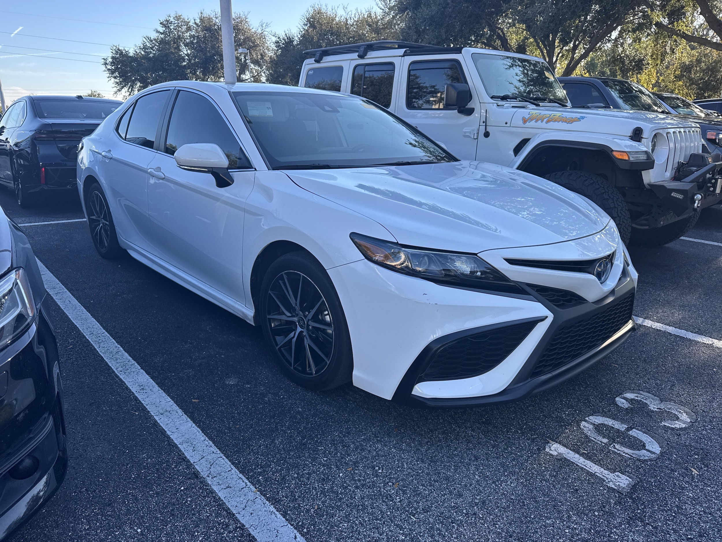 2024 Toyota Camry SE's photo