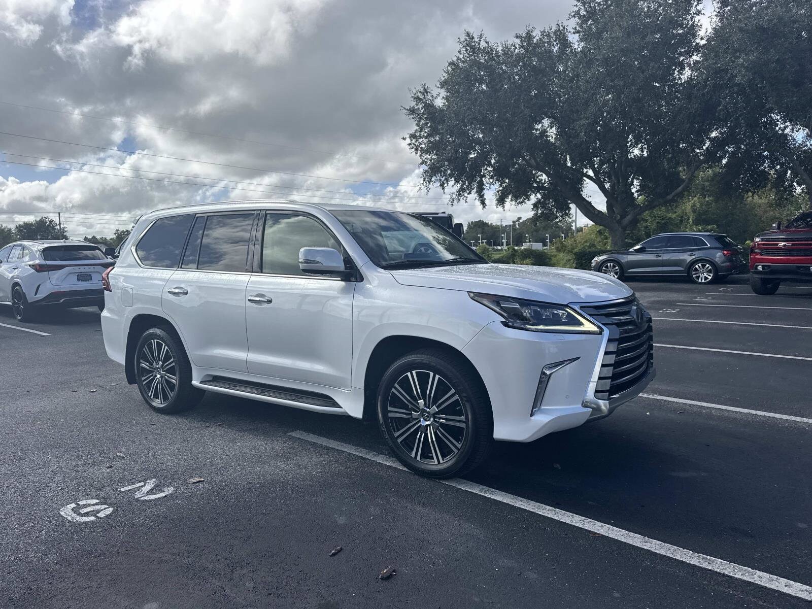 2021 Lexus LX 570 photo 2