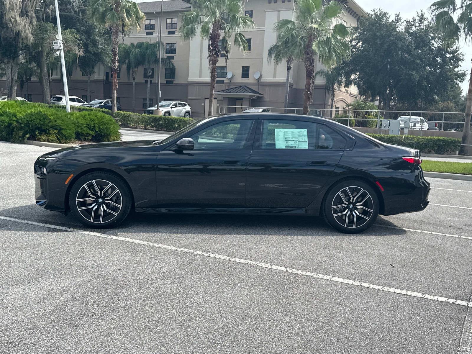 2025 BMW 7 Series 760i - Photo 7