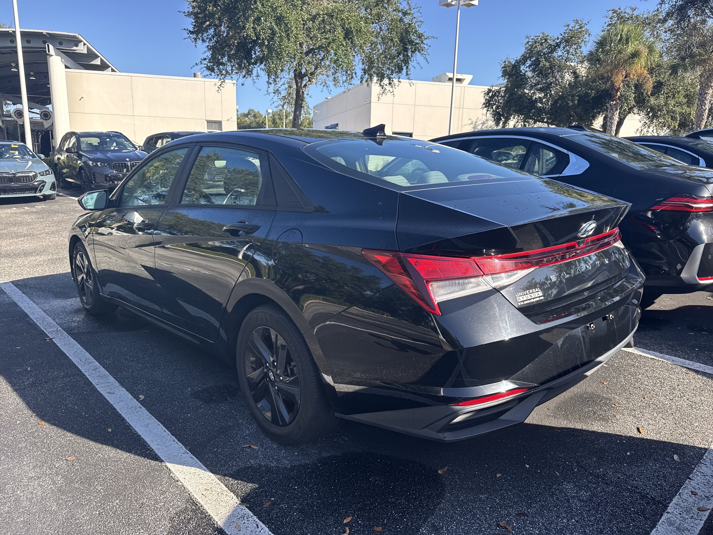 2021 Hyundai Elantra SEL Convenience photo 3