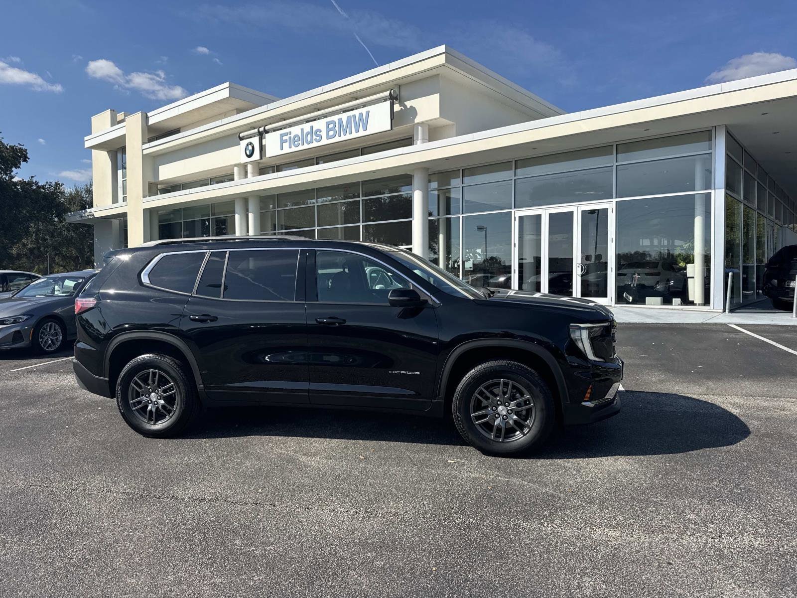 2025 GMC Acadia Elevation's photo