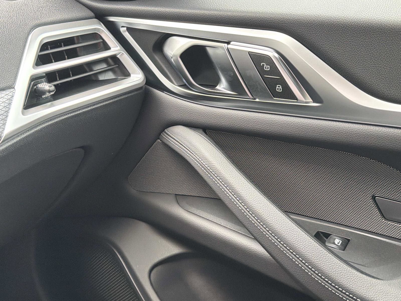 2026 BMW i4 40 - Photo 21